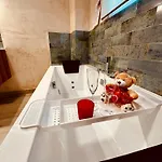 Cherry Jacuzzi Апартаменты *