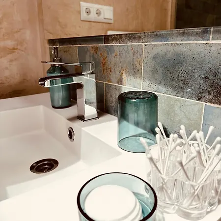 Cherry Jacuzzi روندا